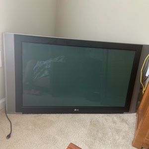 2 Lg TVs